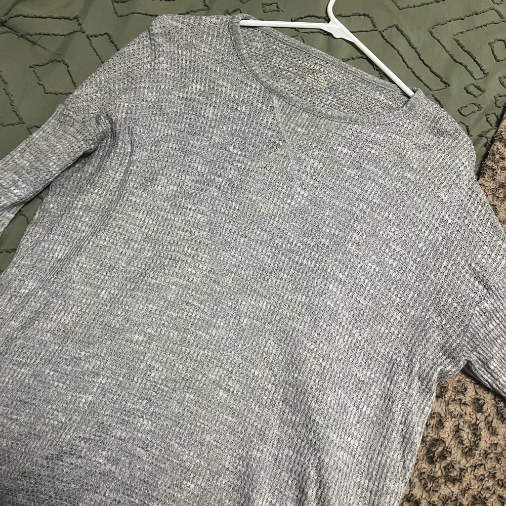 American Eagle Outfitters Gray Long Sleeve Tee